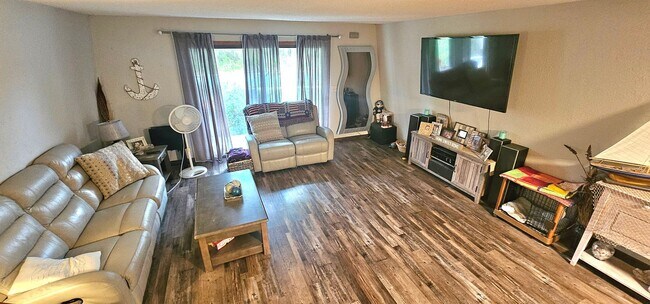 Building Photo - 4 Bedroom Cabin Style Rental in Port ST John