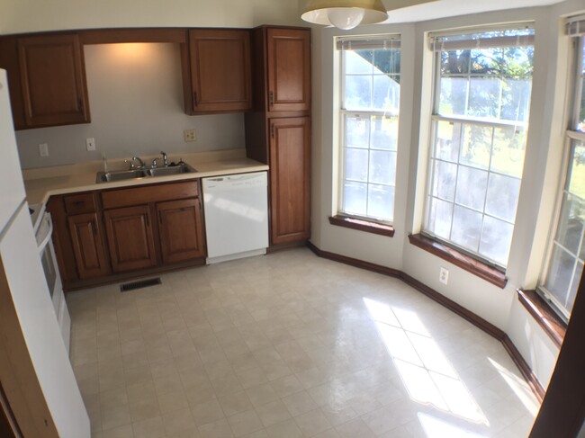 Kitchen bay window - 1228 NW Village Dr