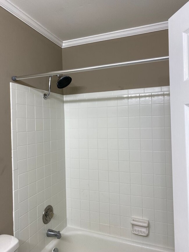 Building Photo - Nice 3BR Condo in Huntington Ridge