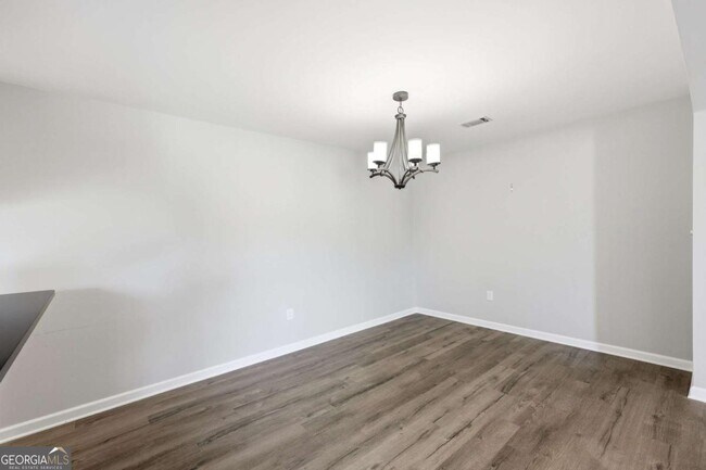 Building Photo - 605 Candler St