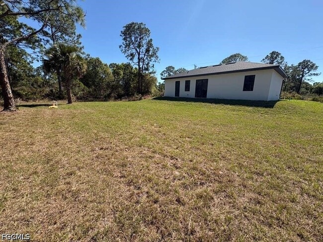 Building Photo - 1037 Barcelona St E