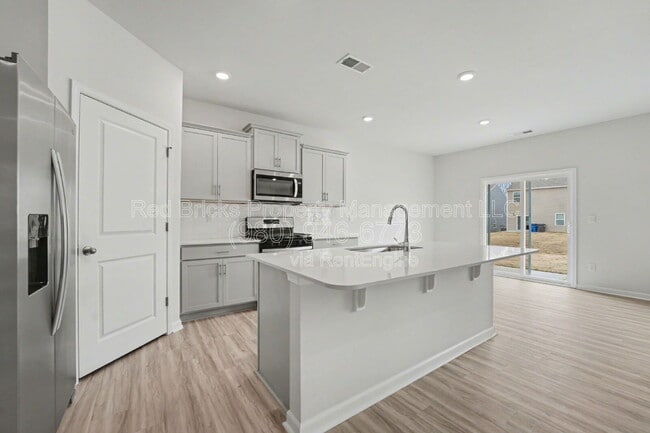 Building Photo - 136 Mdw Vw Dr