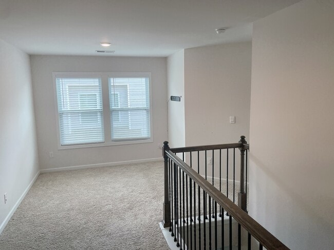 Building Photo - 25 Planters Pl