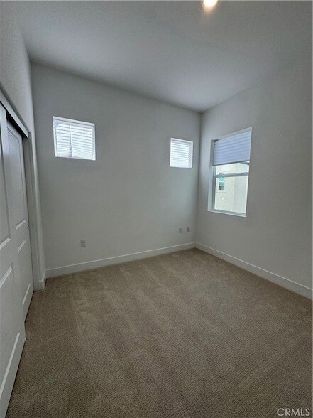 Building Photo - 436 Loon