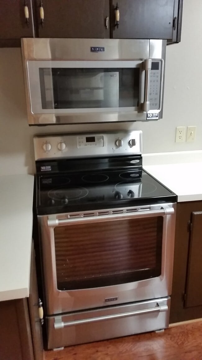 Building Photo - 8830 Highland View Rd