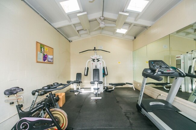 Building Photo - Direct ocean front 1 bed, 1 bath, covered parking, extra parking stall available for rent