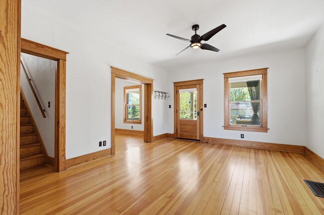 Building Photo - 1154 Hotz Ave