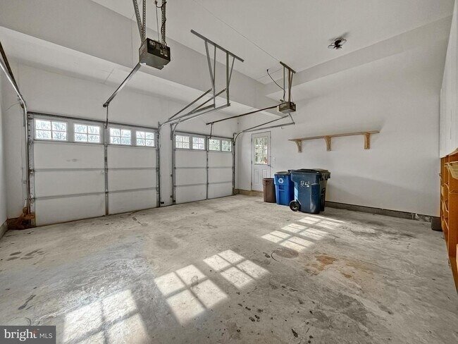 Building Photo - 214 W Locust St