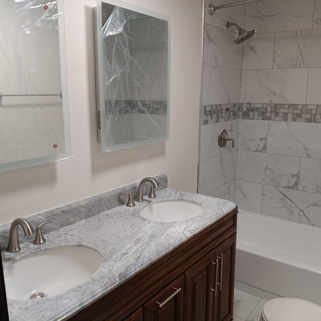 Building Photo - 220 Taft St