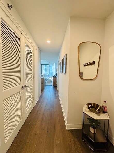 Building Photo - 211 N Harbor Dr