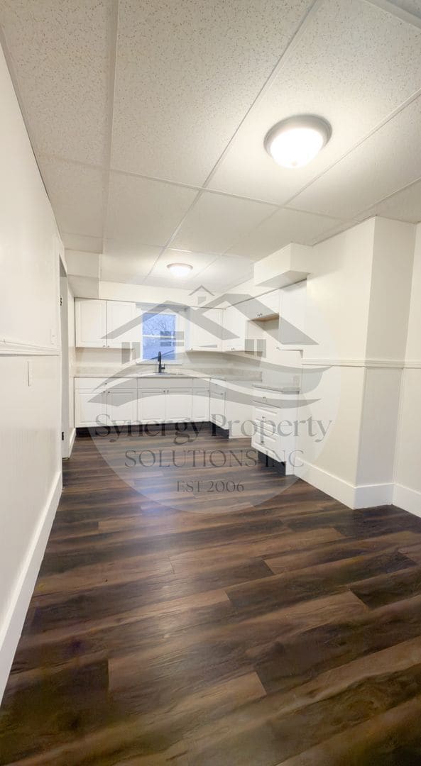 Building Photo - Large Home Available Now