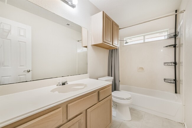 Building Photo - 4119 Hermitage Hollow Ln