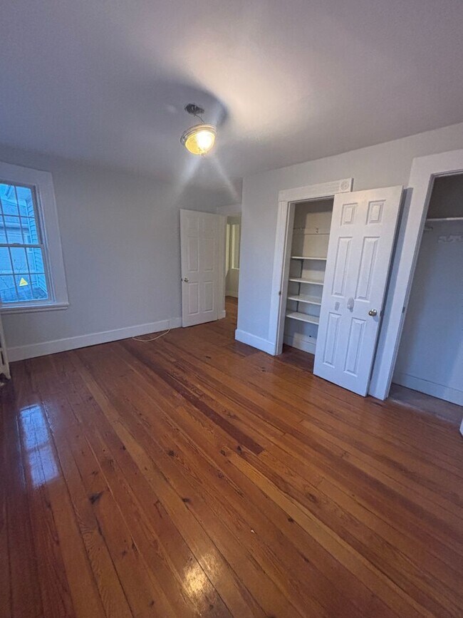 Building Photo - 318 Front St