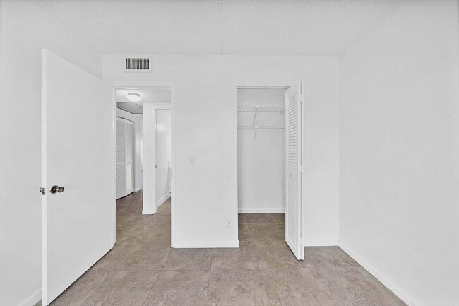 Building Photo - 2049 Hythe A