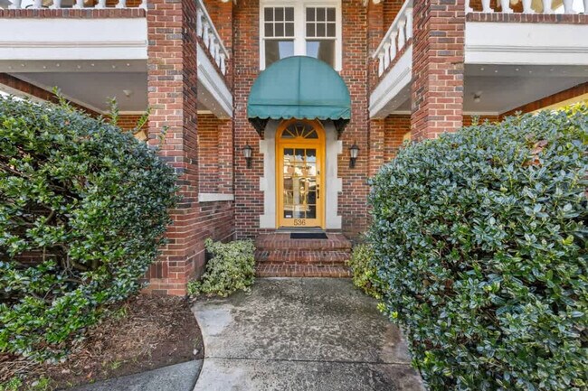 Building Photo - 536 Hawthorne Ln