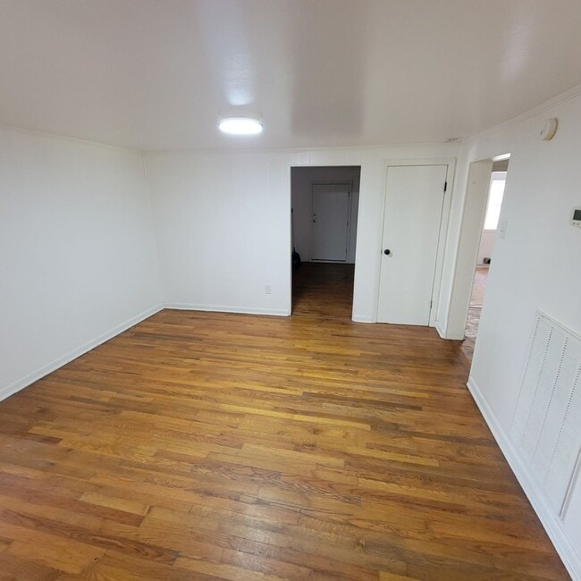 Building Photo - 3/1-Livingston City Limits-Finished Attic ...