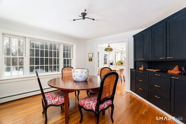 Building Photo - 5 Tall Trees Dr