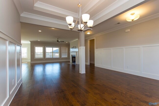 Building Photo - 2121 S Meadows Dr