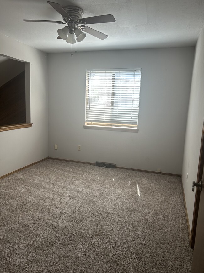 Building Photo - 2409 N Bramblewood St