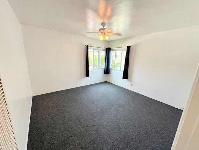 Building Photo - PRE LEASING - Corner 1 Bedroom Apartment in Los Feliz!