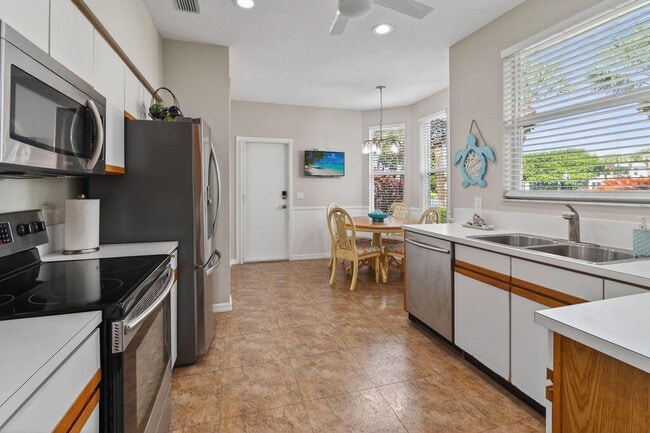 Building Photo - 2074 Mainsail Cir