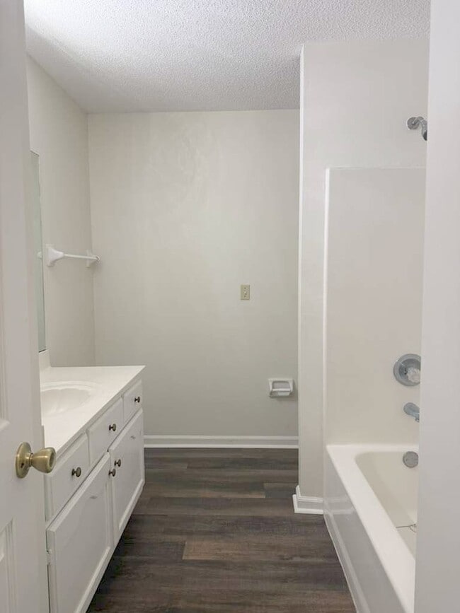 Building Photo - 6914 Snyder Rd