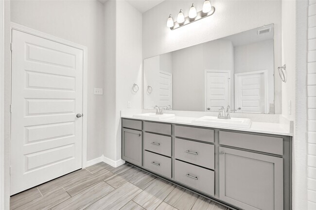 Building Photo - 9319 Galloway Wds Trl