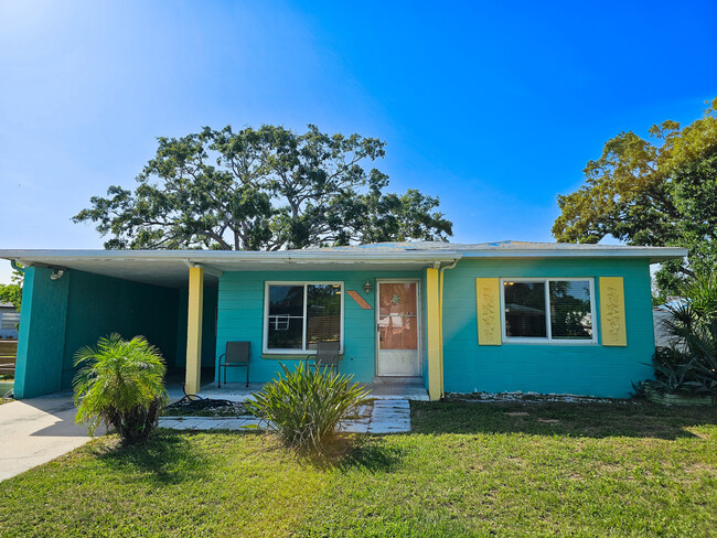 Building Photo - 6647 Hibiscus Ave S