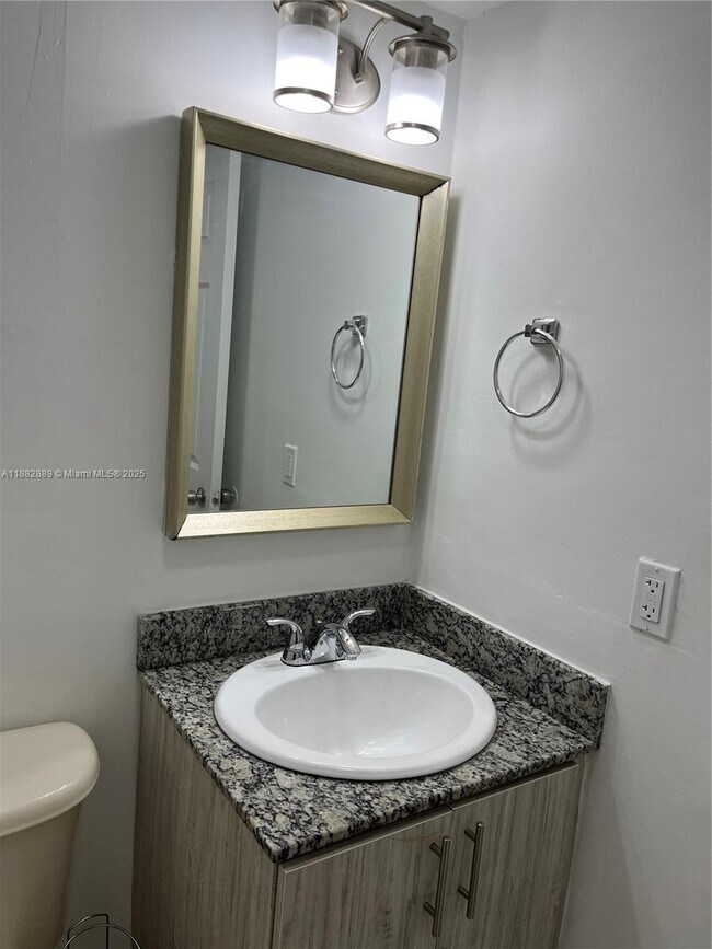 Building Photo - 210 Fontainebleau Blvd