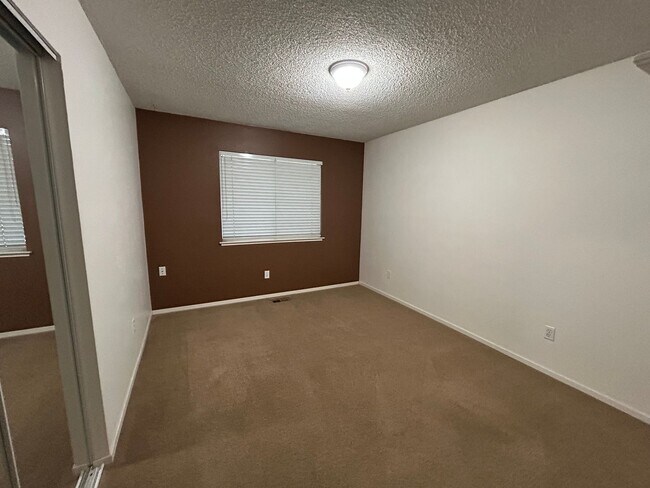 Building Photo - Spacious Home in Great Neighborhood off Tahoe Keys Blvd