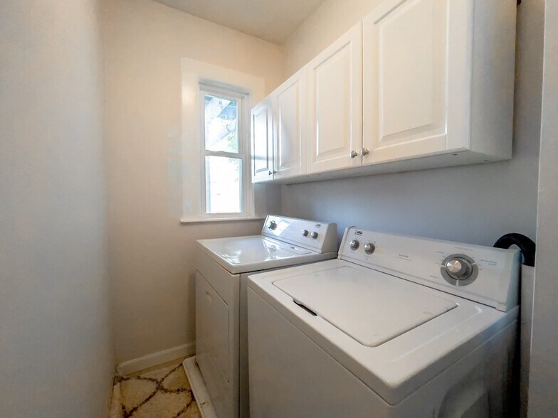 Building Photo - 24 Montvale St