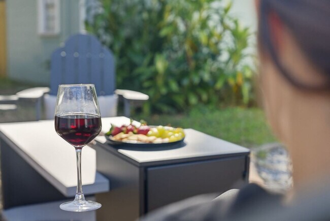 Building Photo - 720 1/2 West Woodlawn Avenue-SI ID1271939P