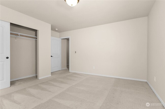 Building Photo - Listed For Rent