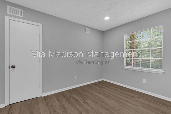 Building Photo - 111 E Mell St