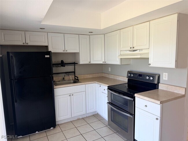 Building Photo - 721 Gilbert Ave S