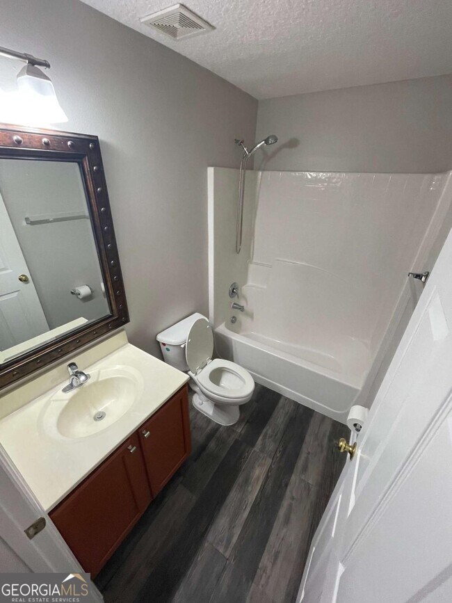 Building Photo - 421 Brooklet Cir