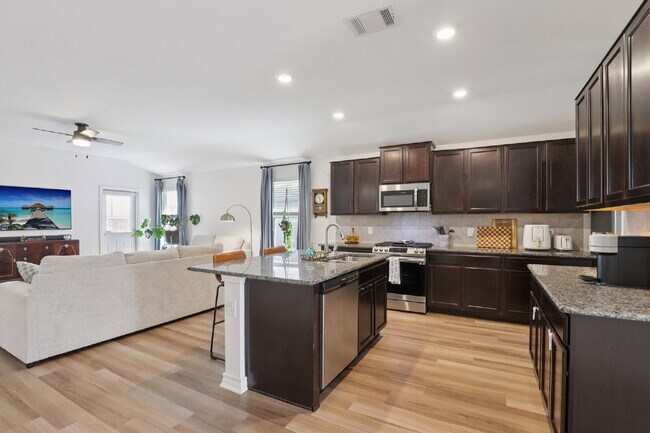 Building Photo - "Charming 3-Bedroom Haven with Granite Elegance in San Antonio!"