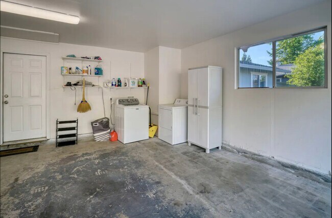 Building Photo - 3414 Francis Dr
