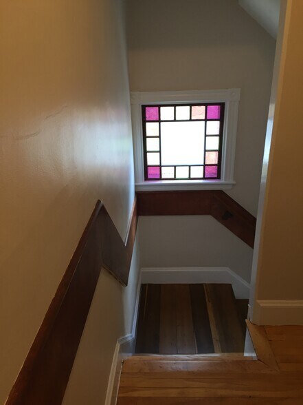 26 North front hall. - 26 North St