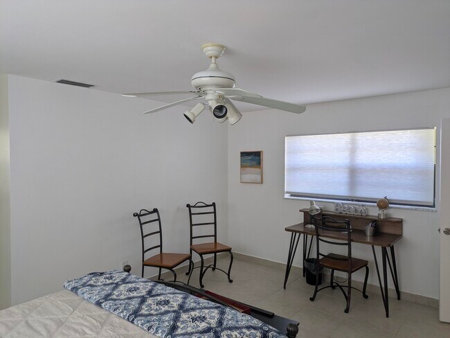 Building Photo - 1772 Gulfstream Ave