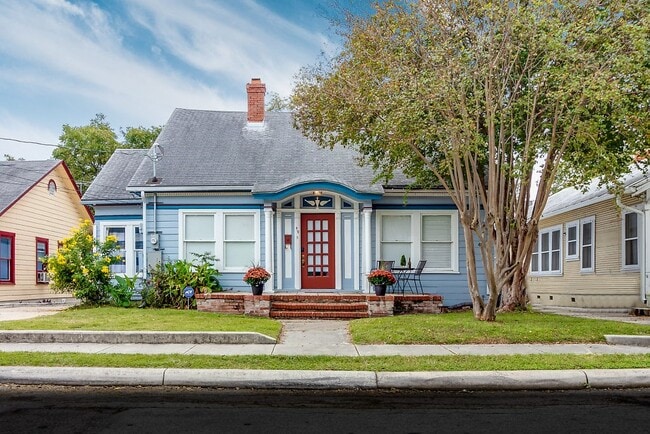 Building Photo - 418 E Myrtle St