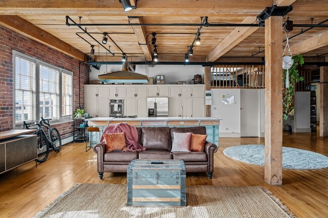 Building Photo - Beautiful loft in Downtown Denver!