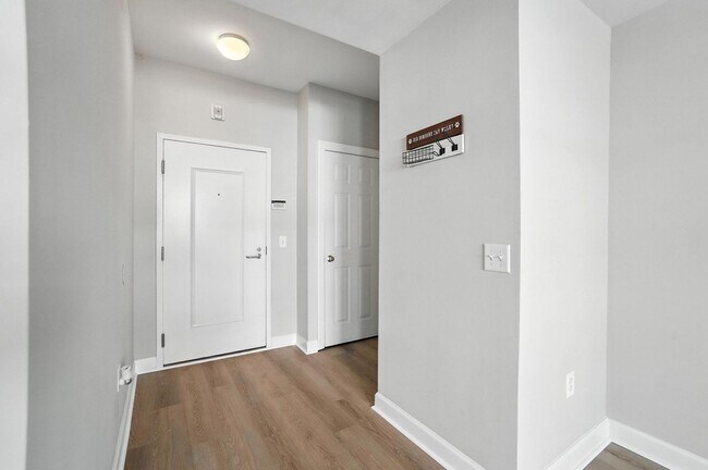 Building Photo - Uptown Condo!