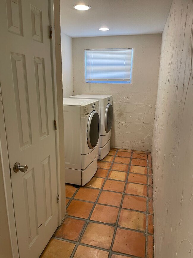 Building Photo - Pre-Leasing for July!