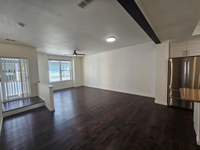 Building Photo - 868 Kalamath St