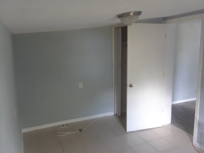 Building Photo - Adorable 1 bedroom cottage