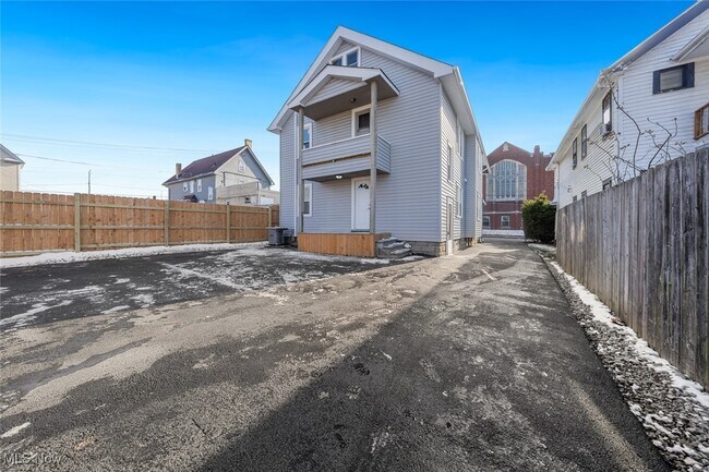 Building Photo - 3904 Ardmore Ave