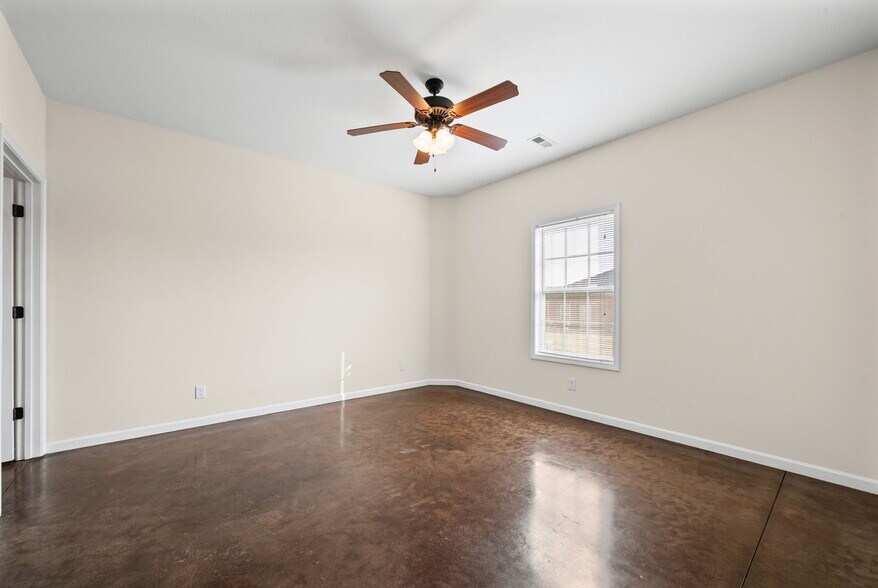 Building Photo - 109 Holland Dr