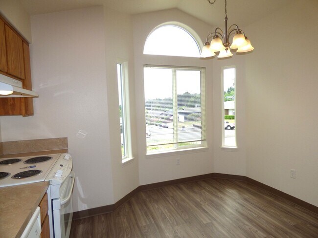 Building Photo - Rent Special: 1/2 Off August's Rent!! 3 bed 2 bath House in South Salem!