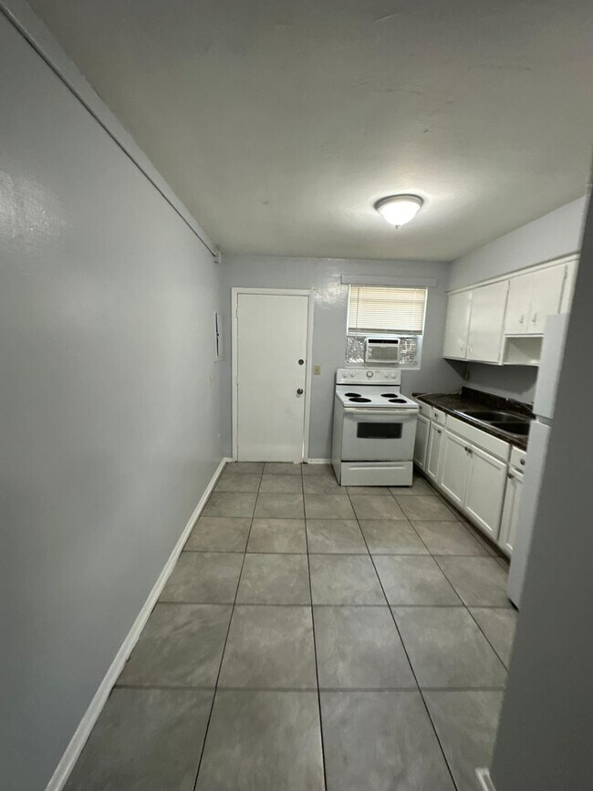 Building Photo - 2020 Palafox St